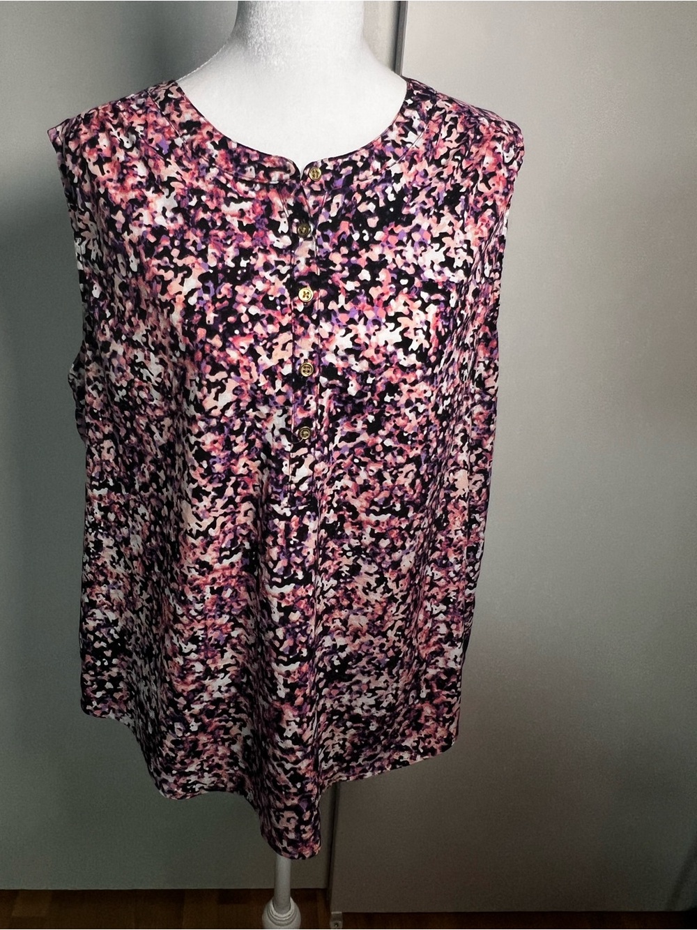 212 Collection Sleeveless Button-Front Floral Top in Pink, Purple and White